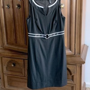 WHBM - Classic Sleeveless black and white Notch Neck Shaped Shift Dress